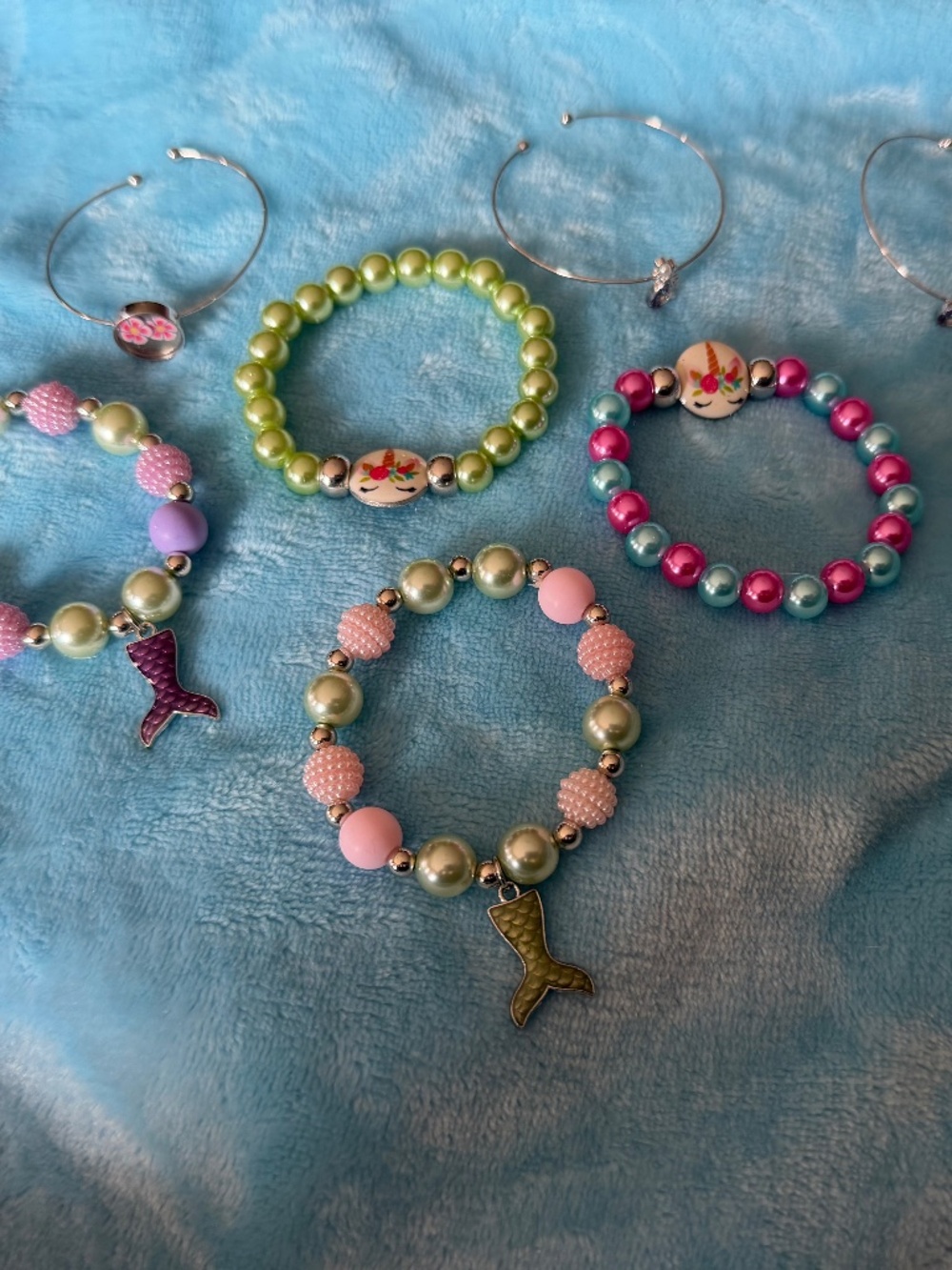 Girls lot of 8 bracelets